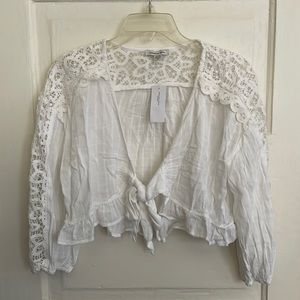 NWT American Eagle front tie shawl. White. Size S
